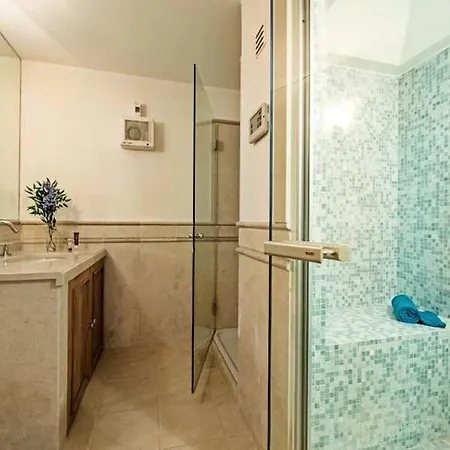 Sleeps 8 With Pool Air Con And Wifi Ludo