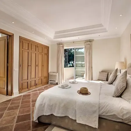 فيلة Sleeps 8 With Pool Air Con And Wifi *