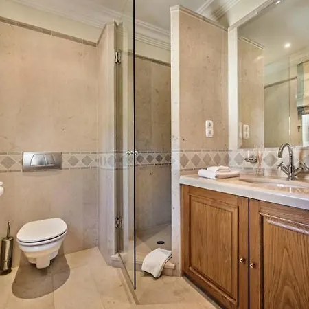 Sleeps 8 With Pool Air Con And Wifi * Ludo