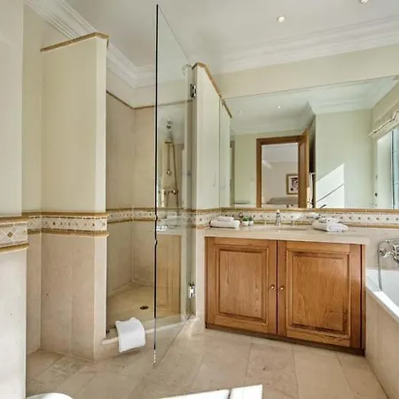 Sleeps 8 With Pool Air Con And Wifi *