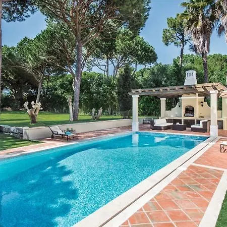 فيلة Sleeps 8 With Pool Air Con And Wifi *