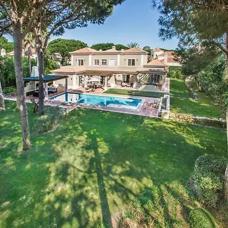 Sleeps 8 With Pool Air Con And Wifi * Ludo