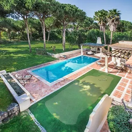 Вилла Sleeps 8 With Pool Air Con And Wifi *