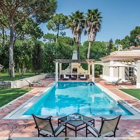 Villa Sleeps 8 With Pool Air Con And Wifi