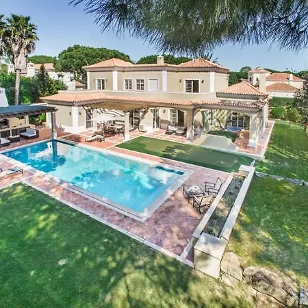 Villa Sleeps 8 With Pool Air Con And Wifi