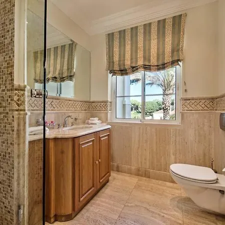 Villa Sleeps 8 With Pool Air Con And Wifi *